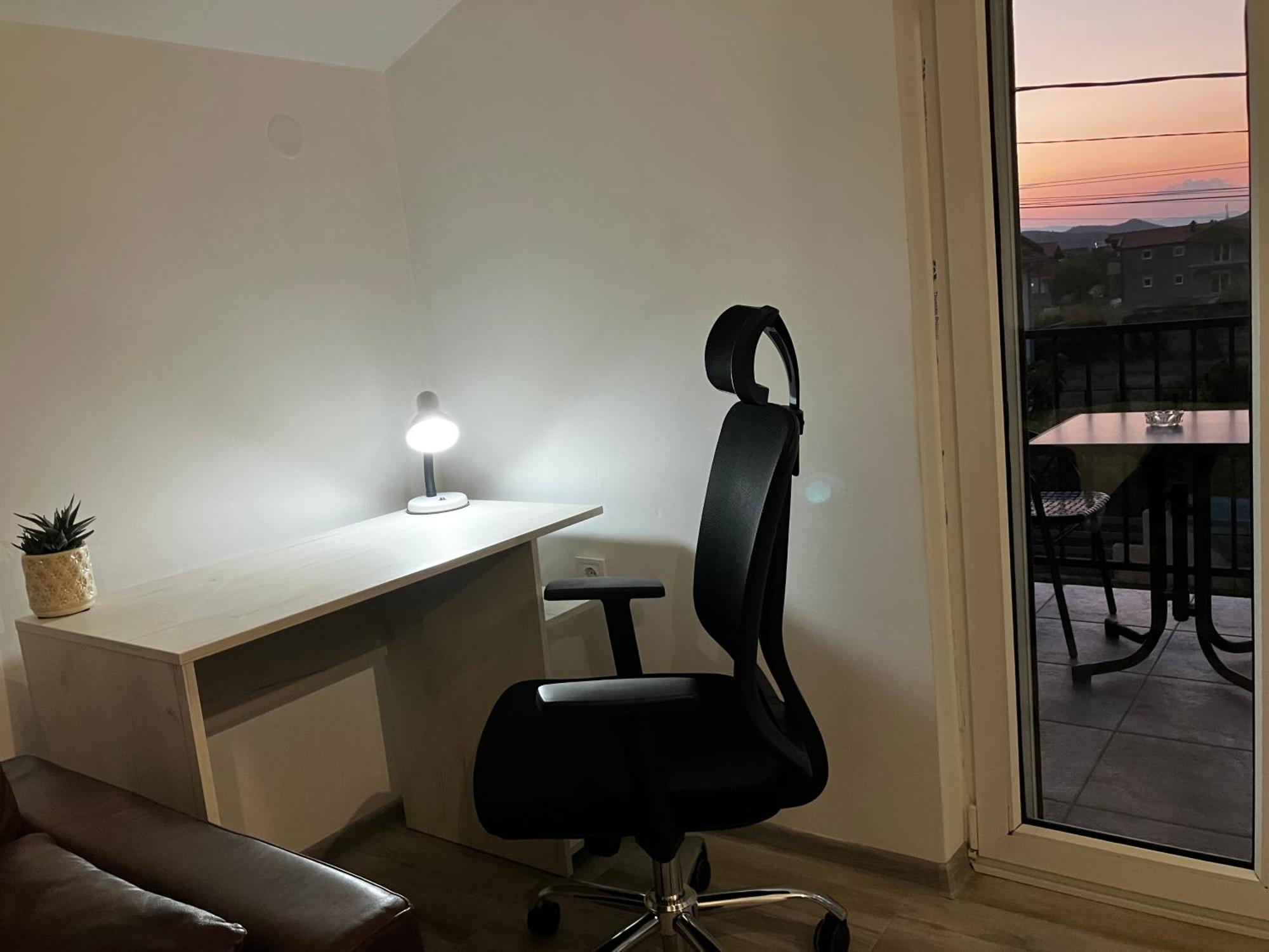 Апартаменты Cozy, Fully Equipped, Free Parking&Wifi, Quiet, 2Bd Подгорица Экстерьер фото
